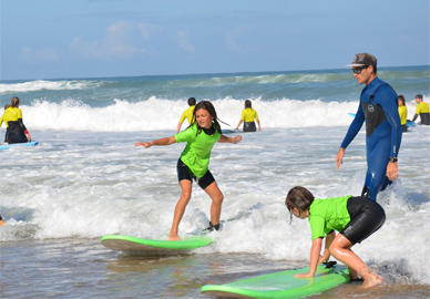 Clases de surf en familia